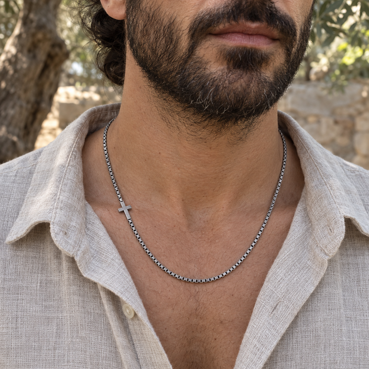 gildane-2-5mm-box-chain-side-cross-silver-02-on-body