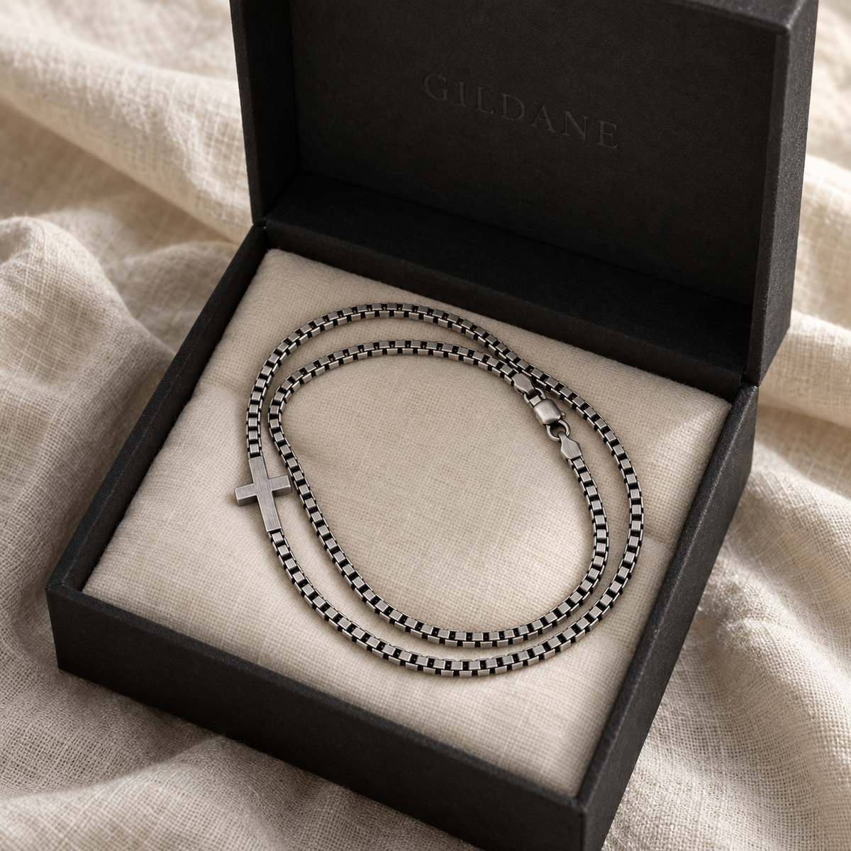 gildane-2-5mm-box-chain-side-cross-silver-06-in-box