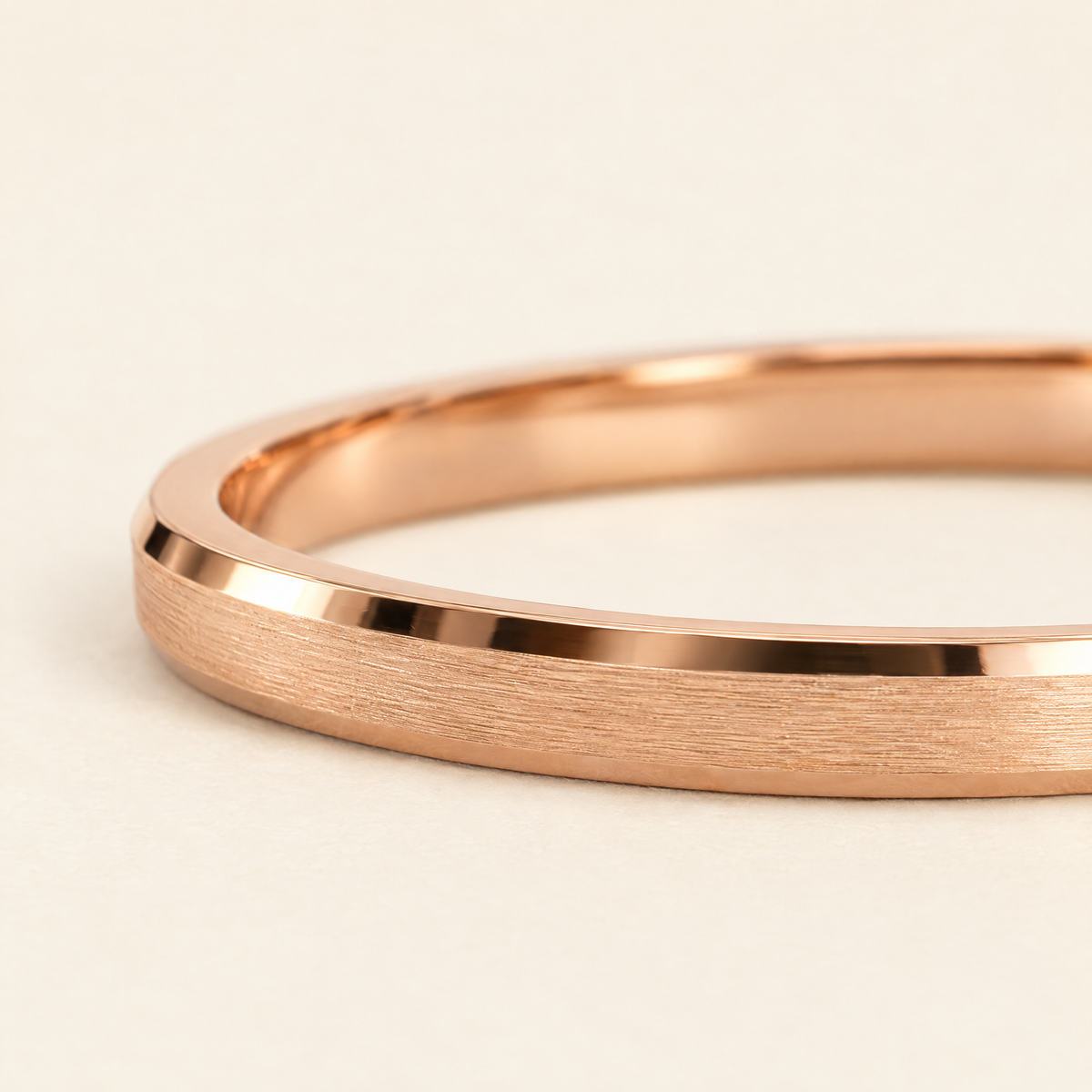 gildane-2mm-beveled-wedding-band-rose-03-macro