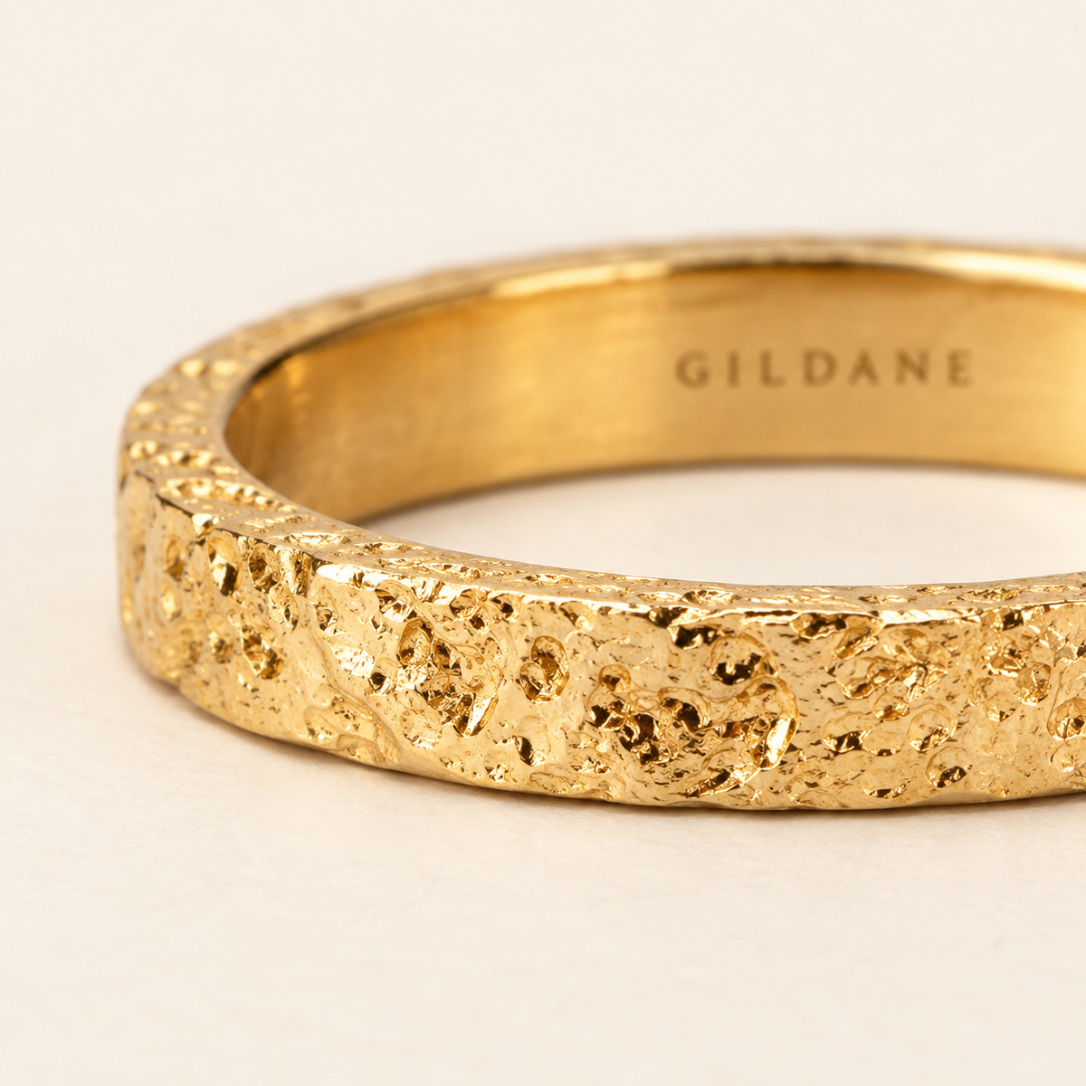 gildane-3-75mm-textured-halo-ring-gold-03-macro