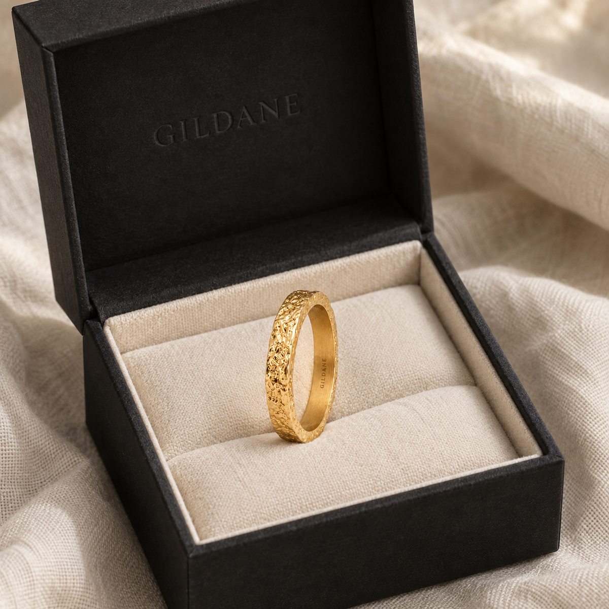 gildane-3-75mm-textured-halo-ring-gold-06-in-box