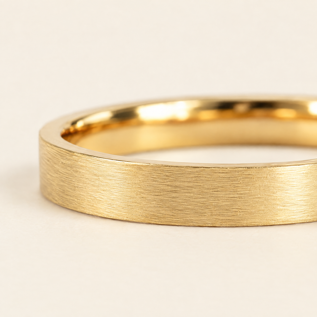 gildane-3mm-flat-wedding-band-gold-03-macro