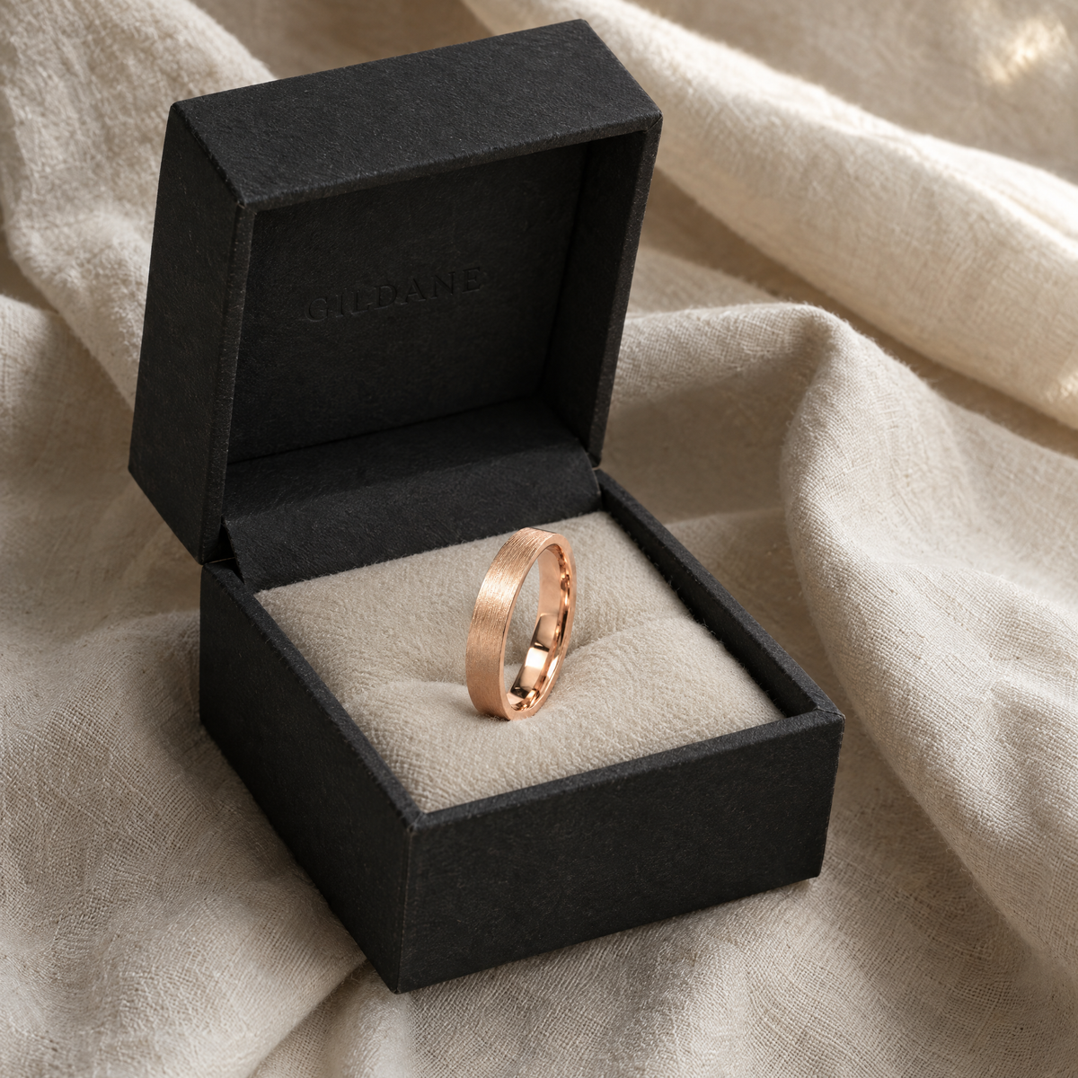gildane-3mm-flat-wedding-band-rose-06-in-box