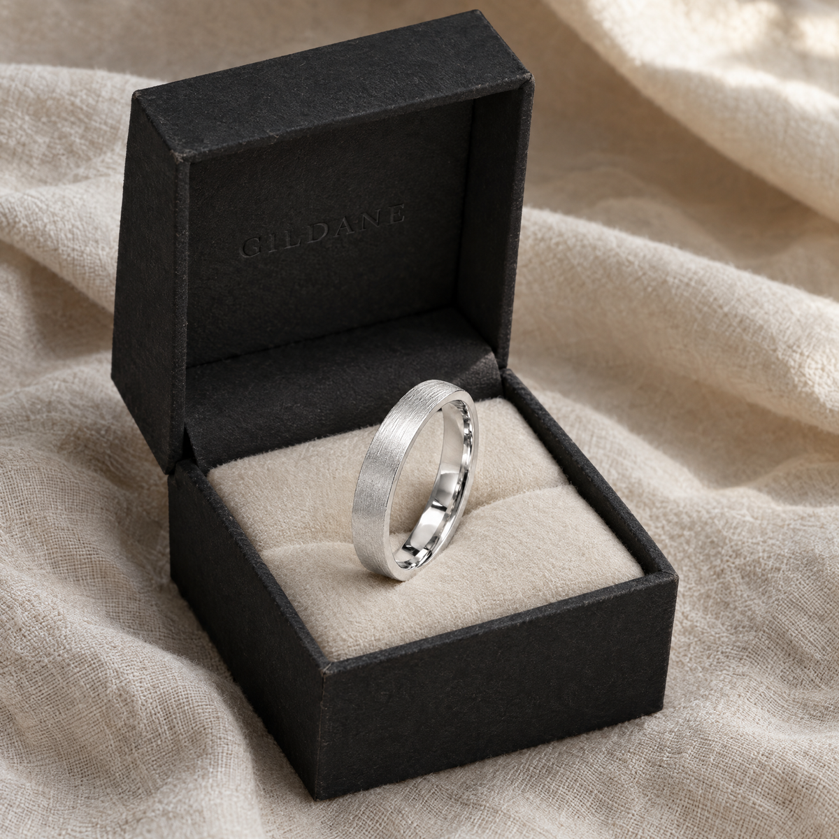 gildane-3mm-flat-wedding-band-silver-06-in-box