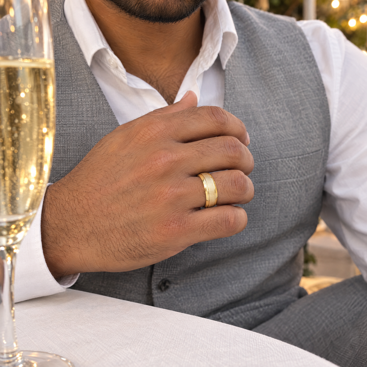 gildane-7mm-gold-wedding-band-gold-02-on-body