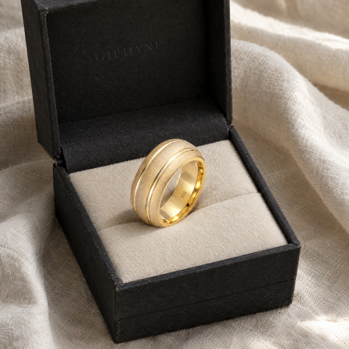 gildane-7mm-gold-wedding-band-gold-06-in-box