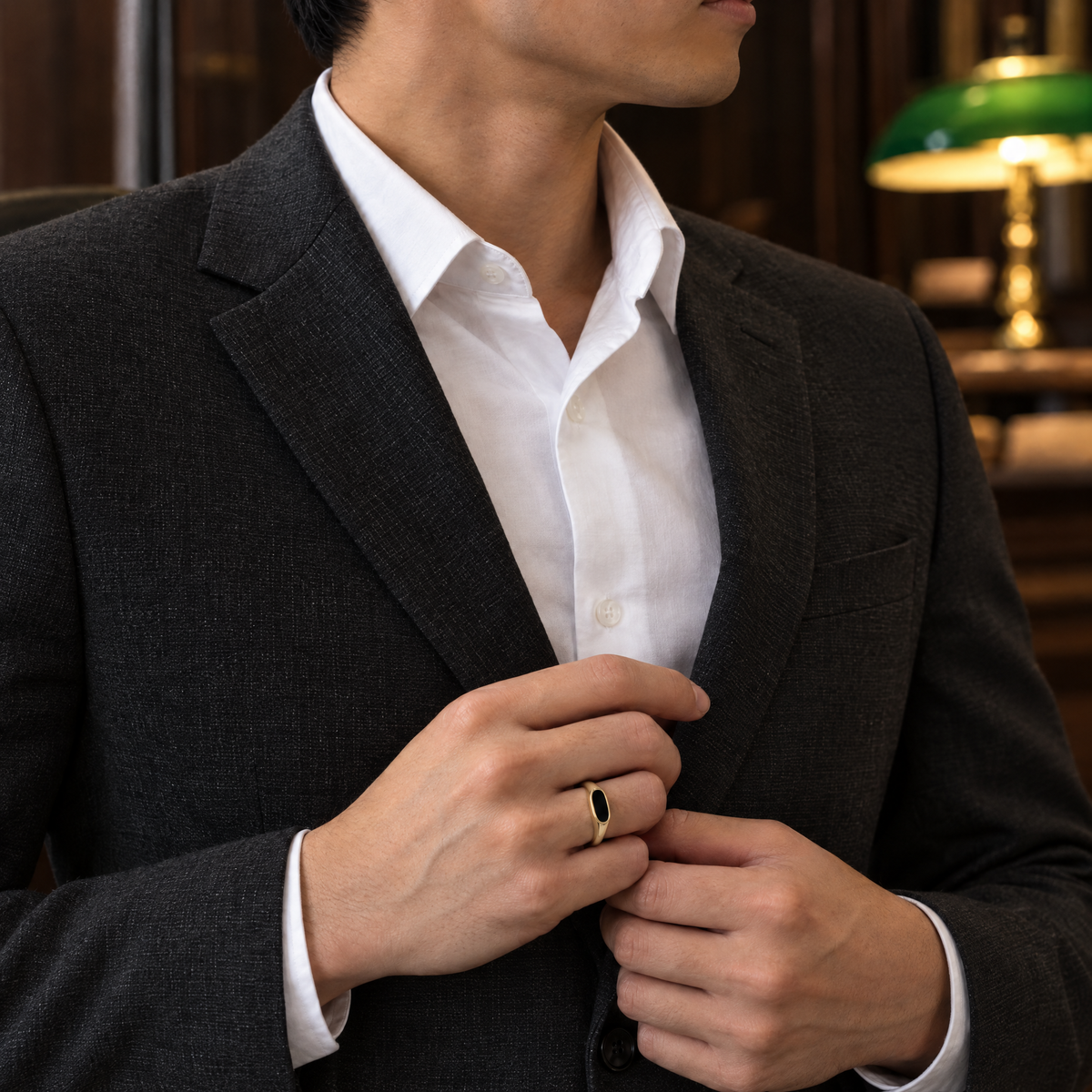 gildane-black-enamel-signet-ring-gold-05-size