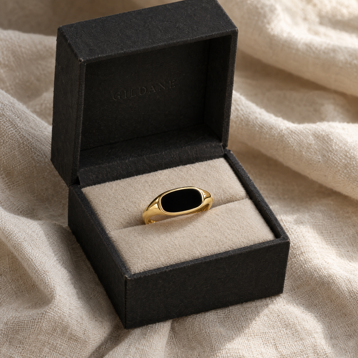 gildane-black-enamel-signet-ring-gold-06-in-box