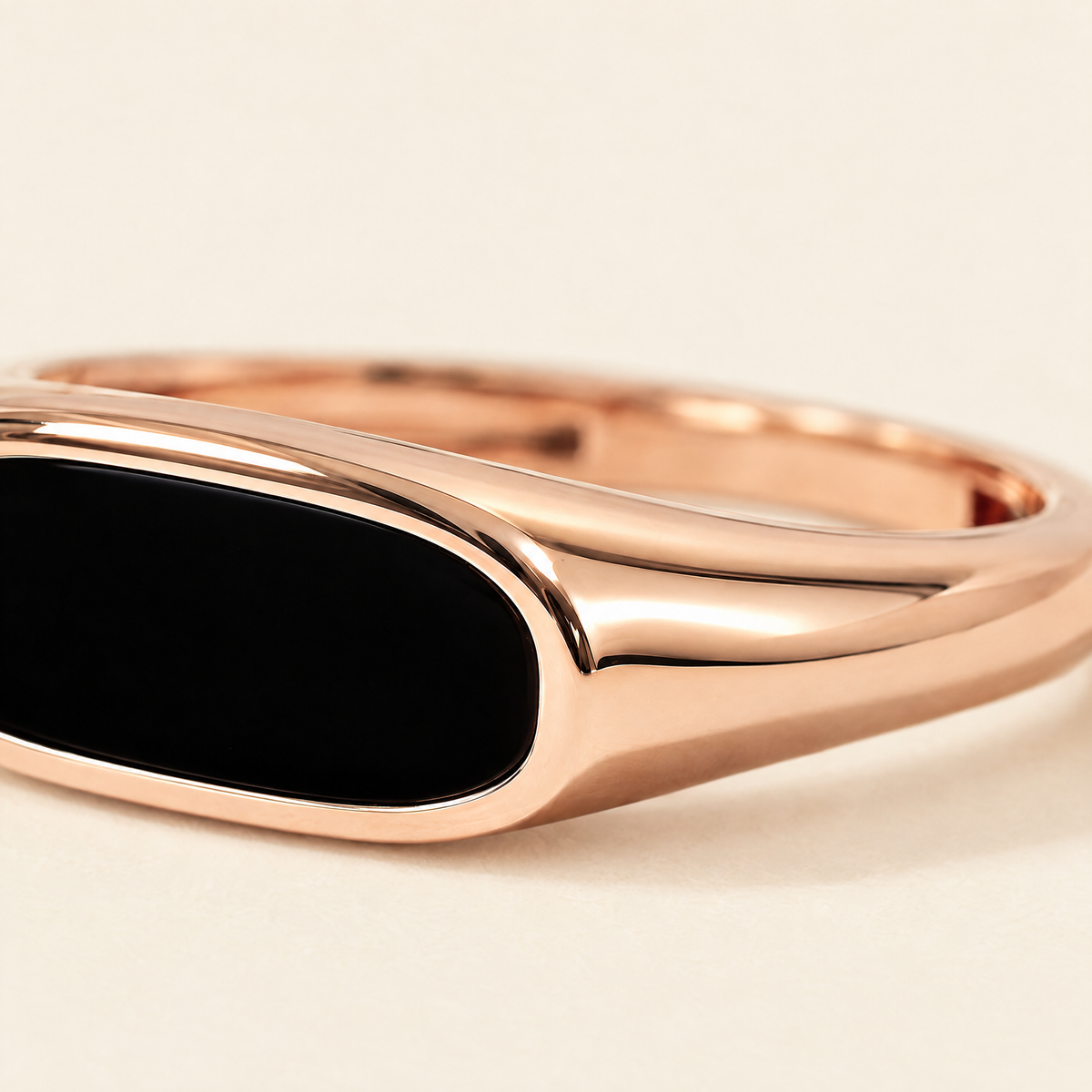 gildane-black-enamel-signet-ring-rose-gold-03-macro
