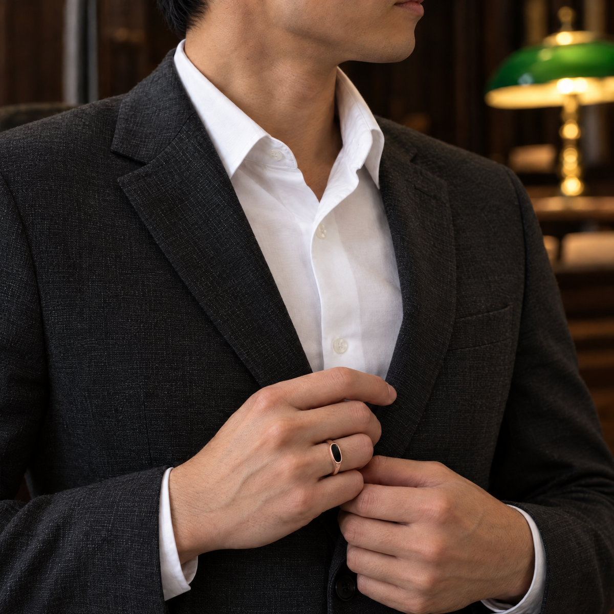 gildane-black-enamel-signet-ring-rose-gold-05-size