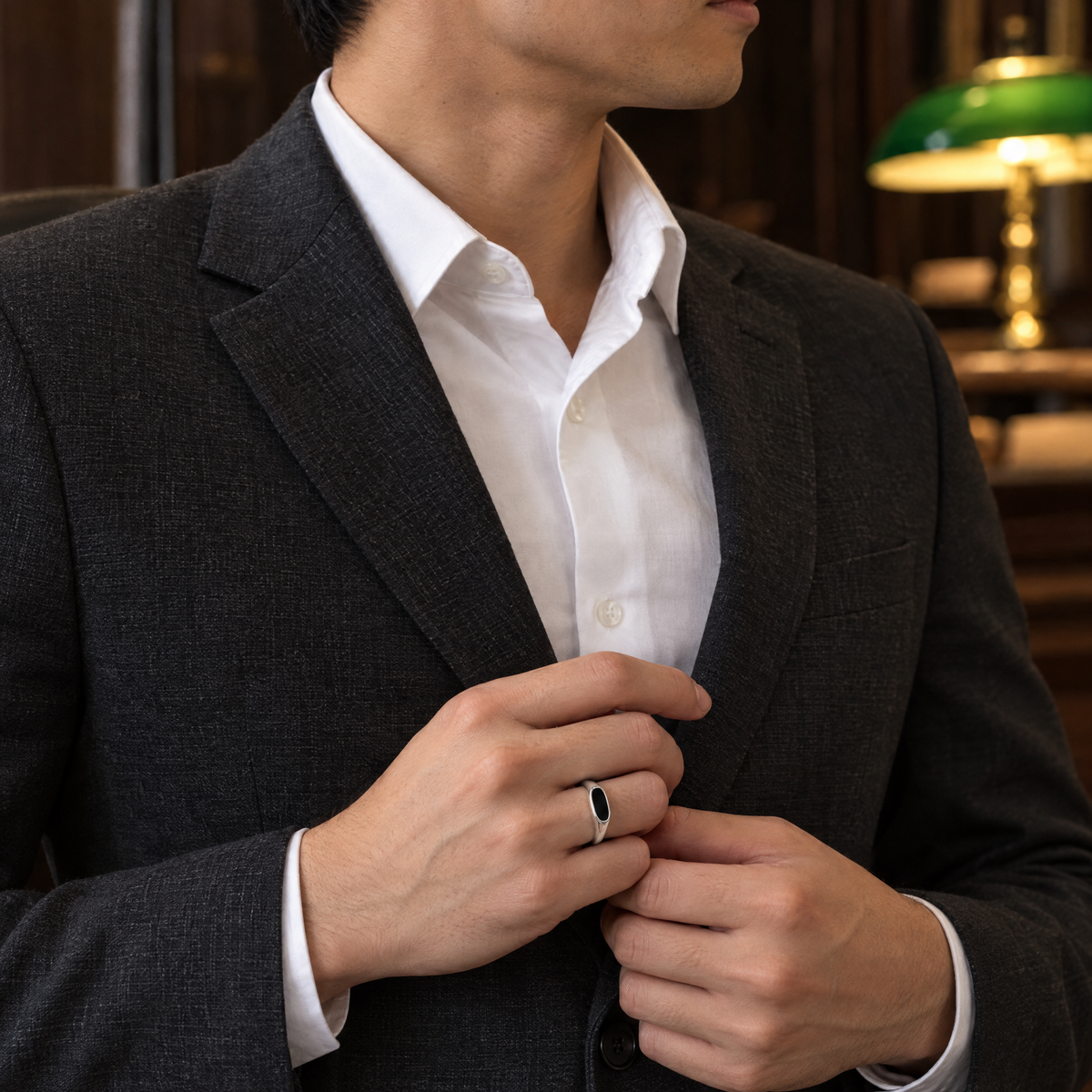 gildane-black-enamel-signet-ring-silver-05-size