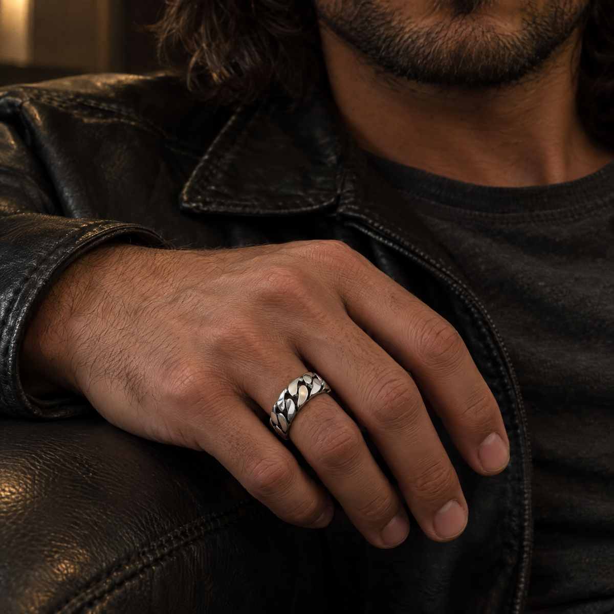 gildane-chain-link-ring-silver-02-on-body