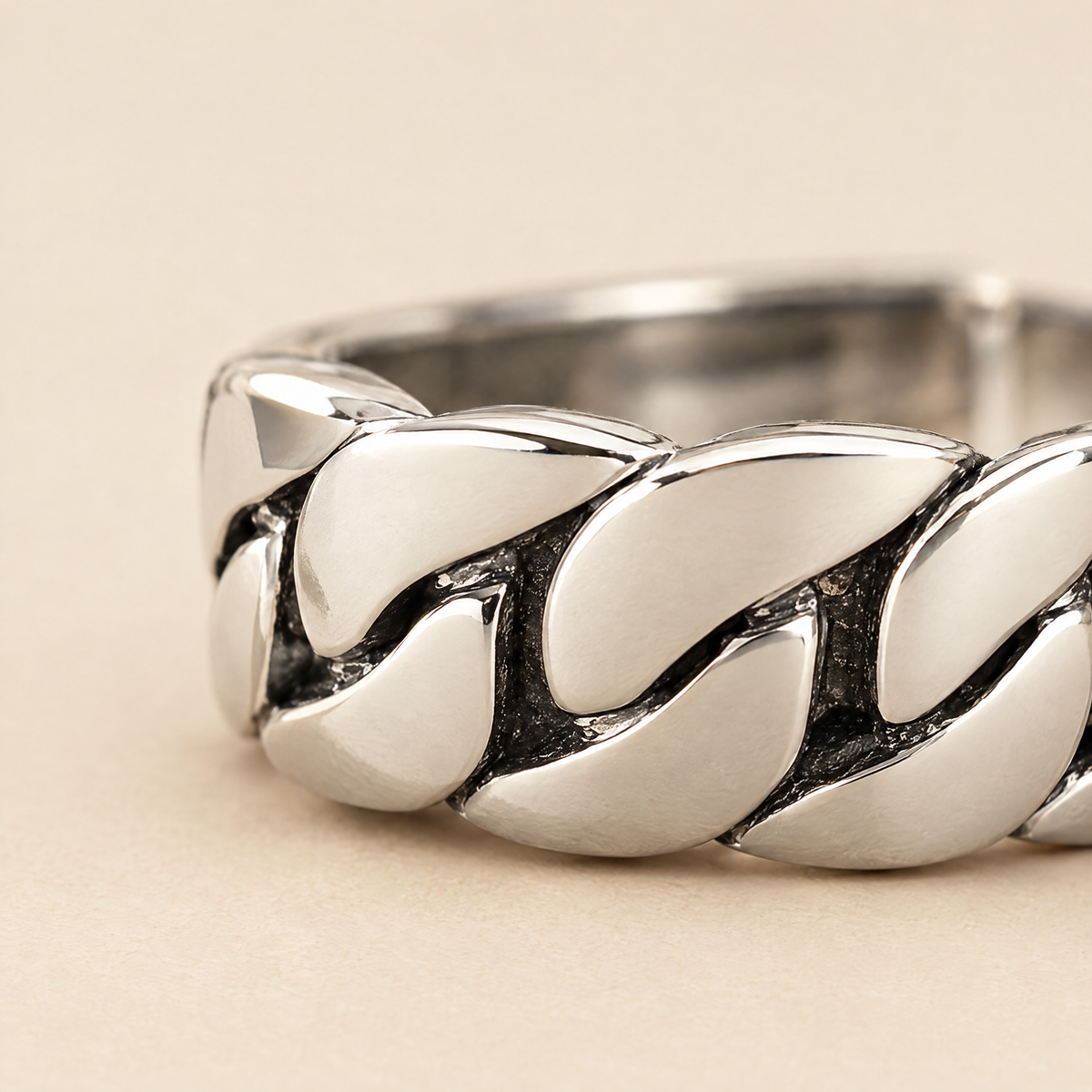 gildane-chain-link-ring-silver-03-macro
