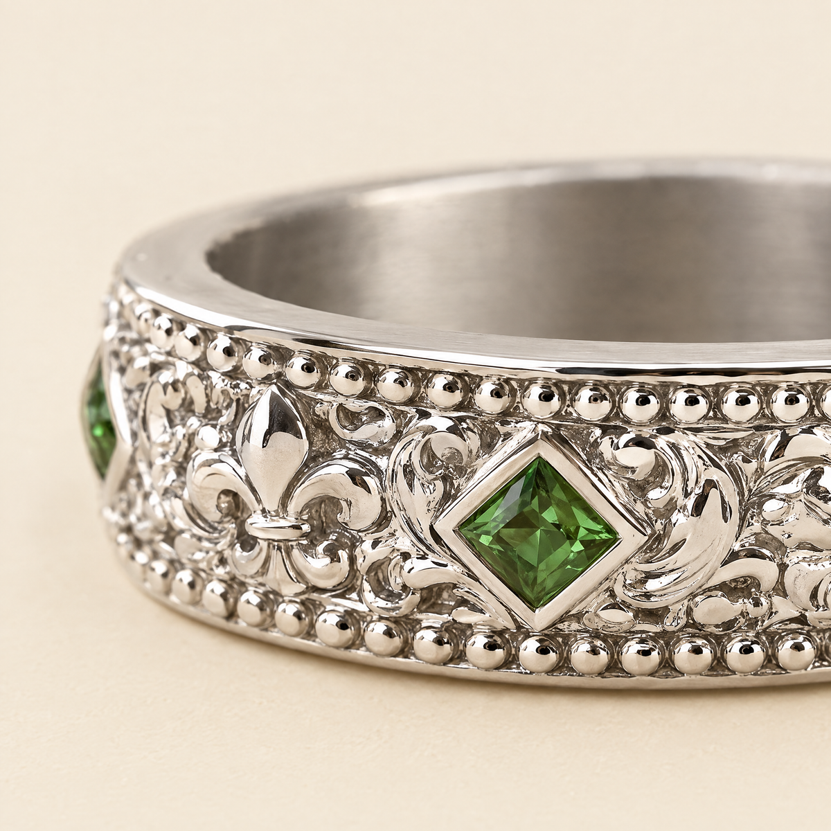 gildane-crown-ring-silver-03-macro