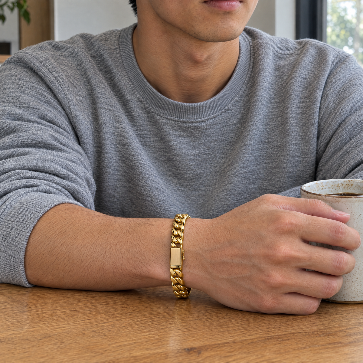 gildane-cuban-bracelet-10mm-gold-02-on-body