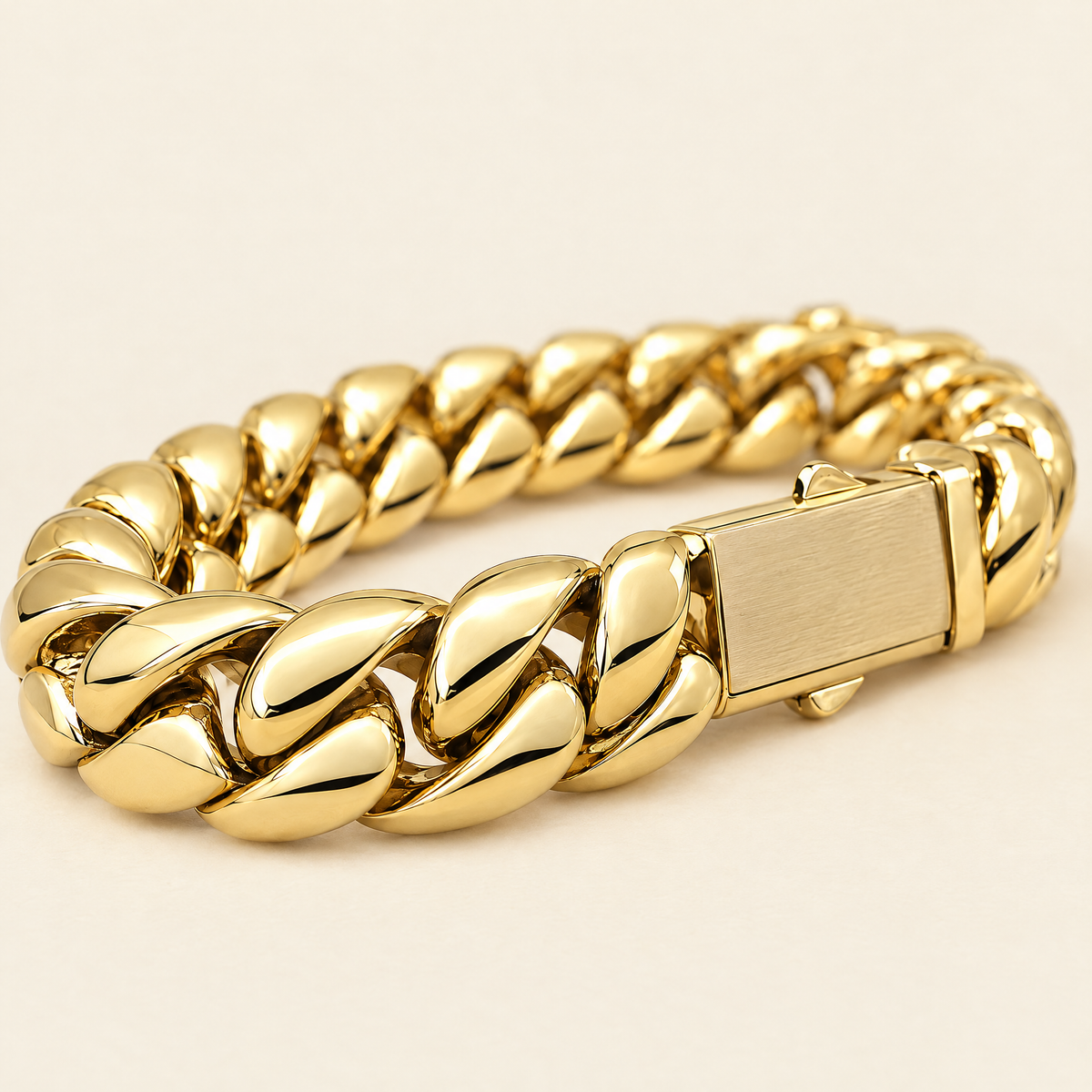 gildane-cuban-bracelet-10mm-gold-03-macro