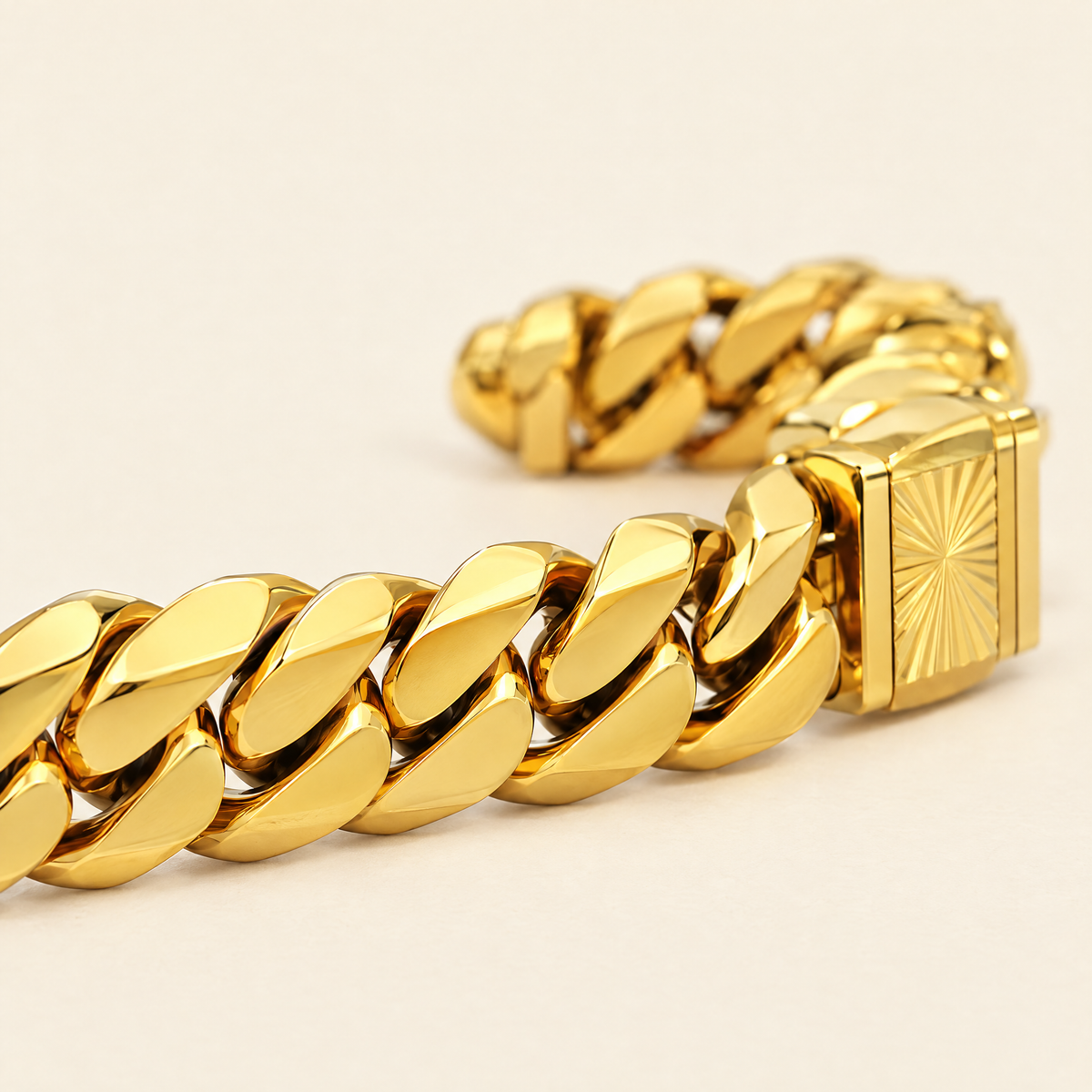 gildane-cuban-bracelet-14mm-gold-03-macro