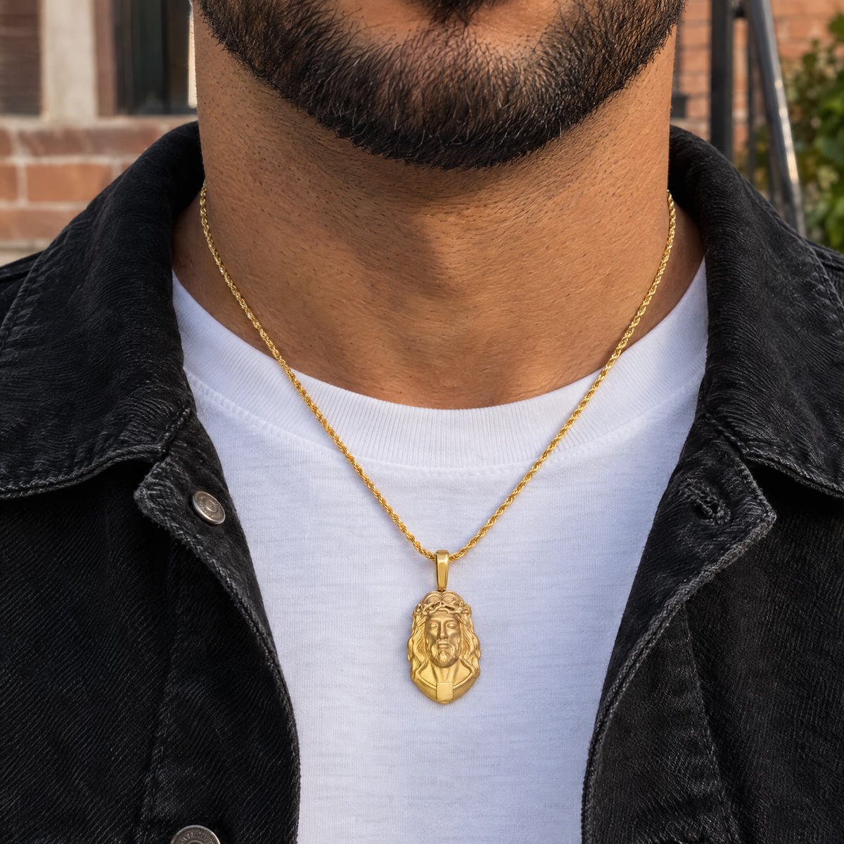 gildane-jesus-piece-pendant-gold-02-on-body