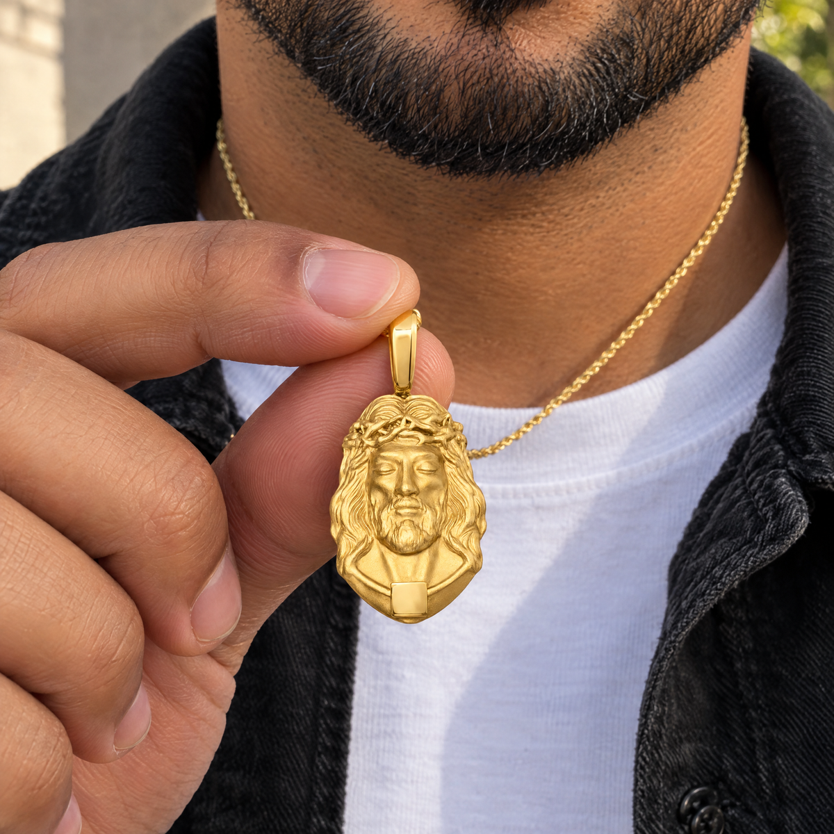 gildane-jesus-piece-pendant-gold-05-size