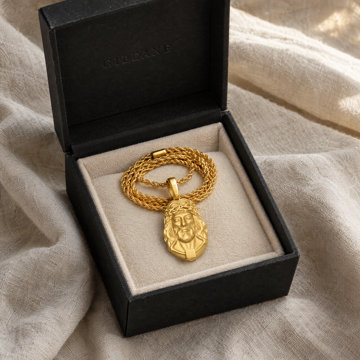 gildane-jesus-piece-pendant-gold-06-in-box