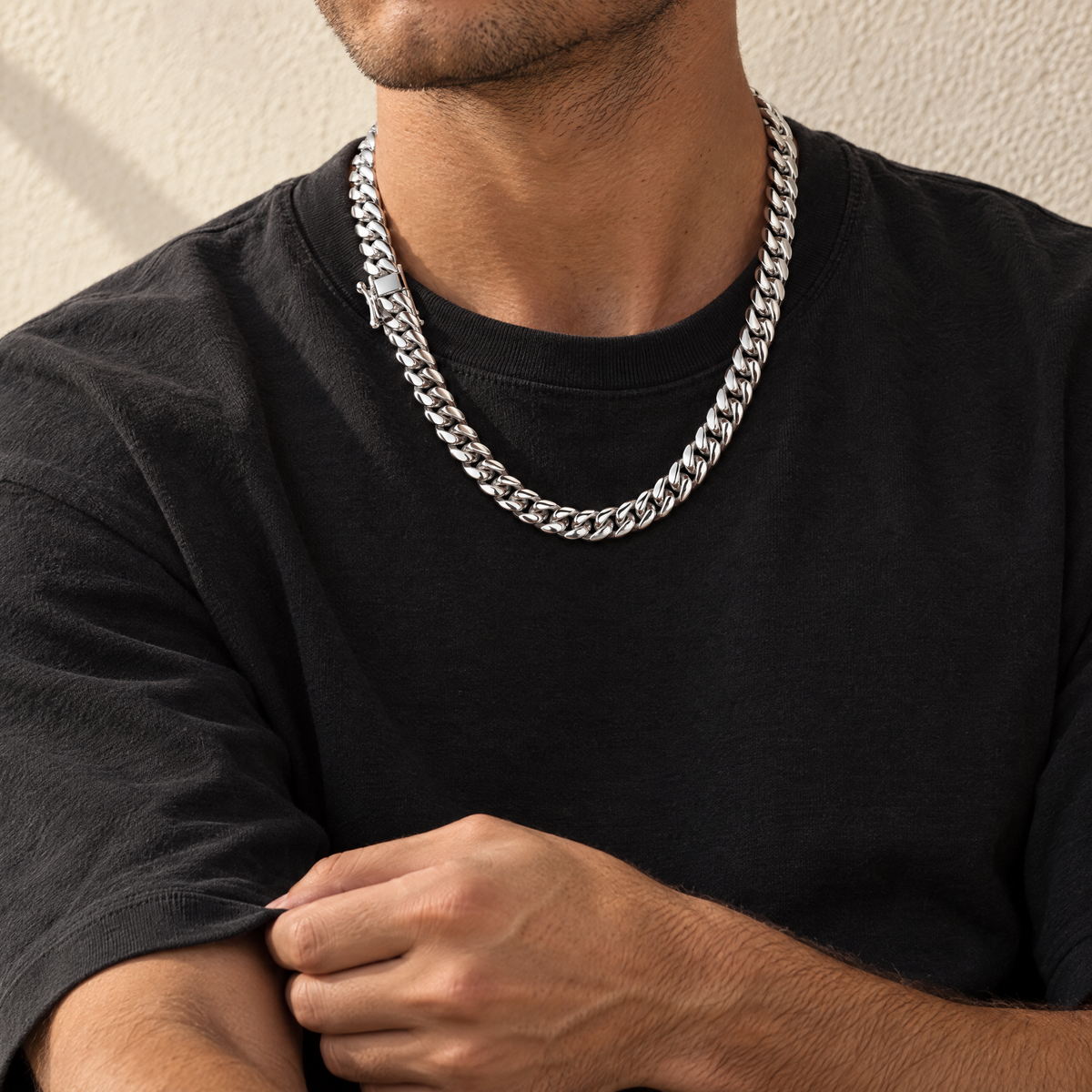 gildane-miami-cuban-white-gold-04-lifestyle