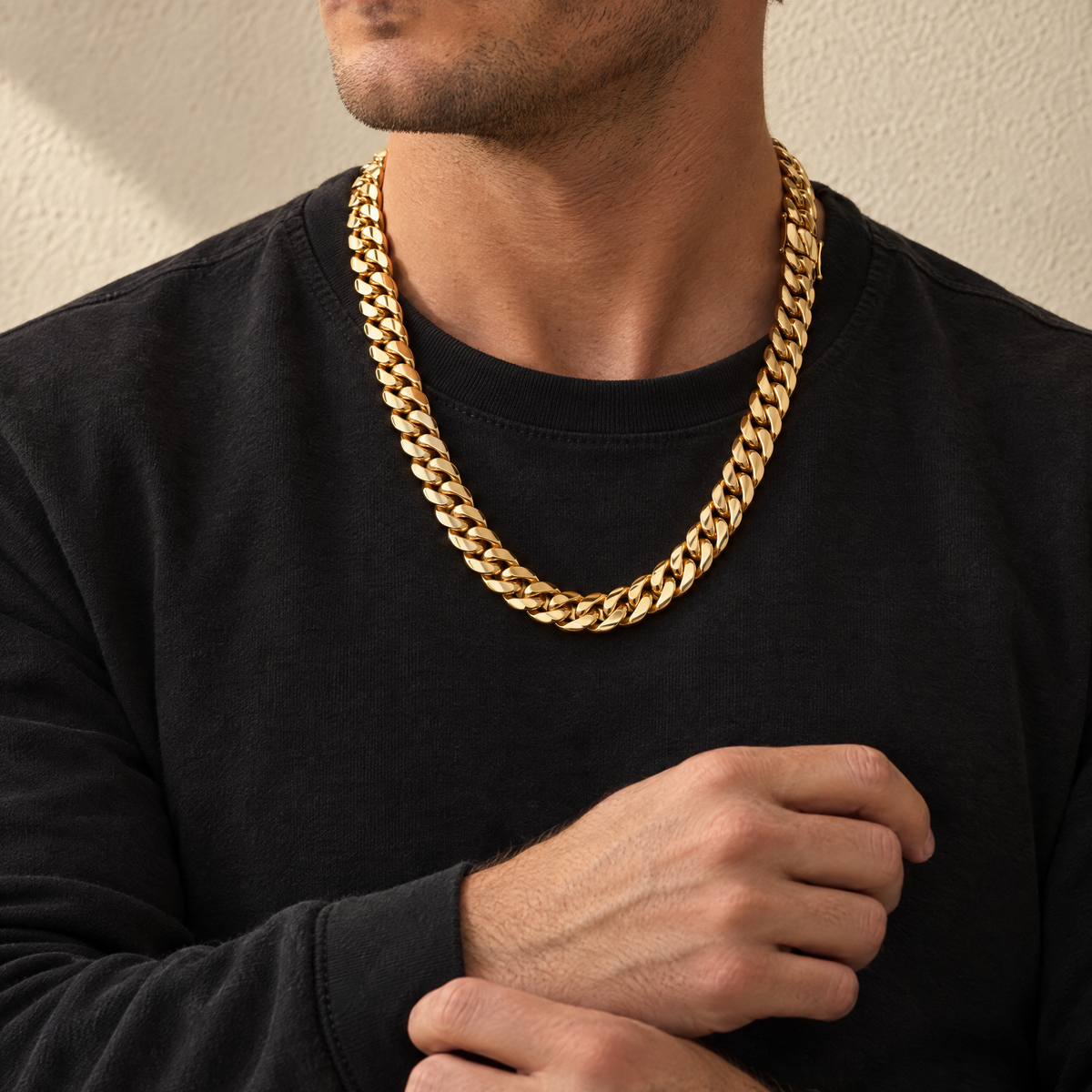 gildane-miami-cuban-yellow-gold-04-lifestyle