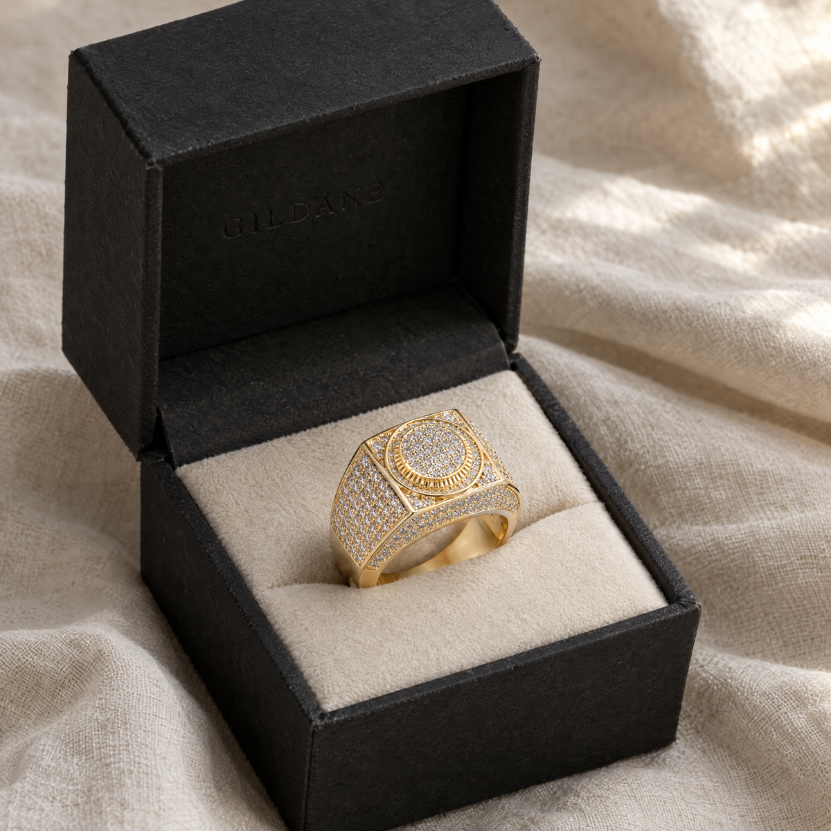 gildane-moissanite-square-ring-gold-06-in-box