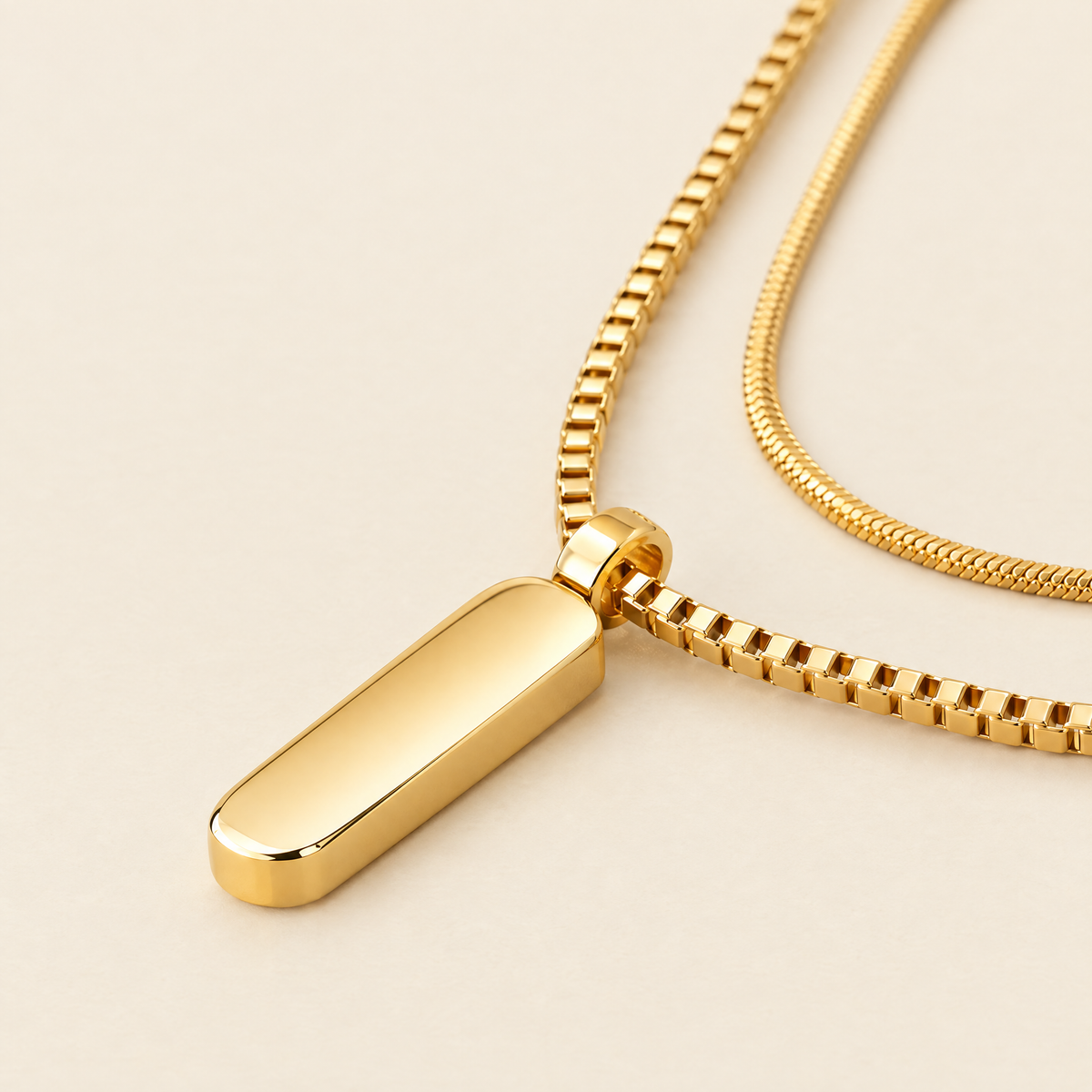 gildane-pendant-necklace-set-gold-03-macro