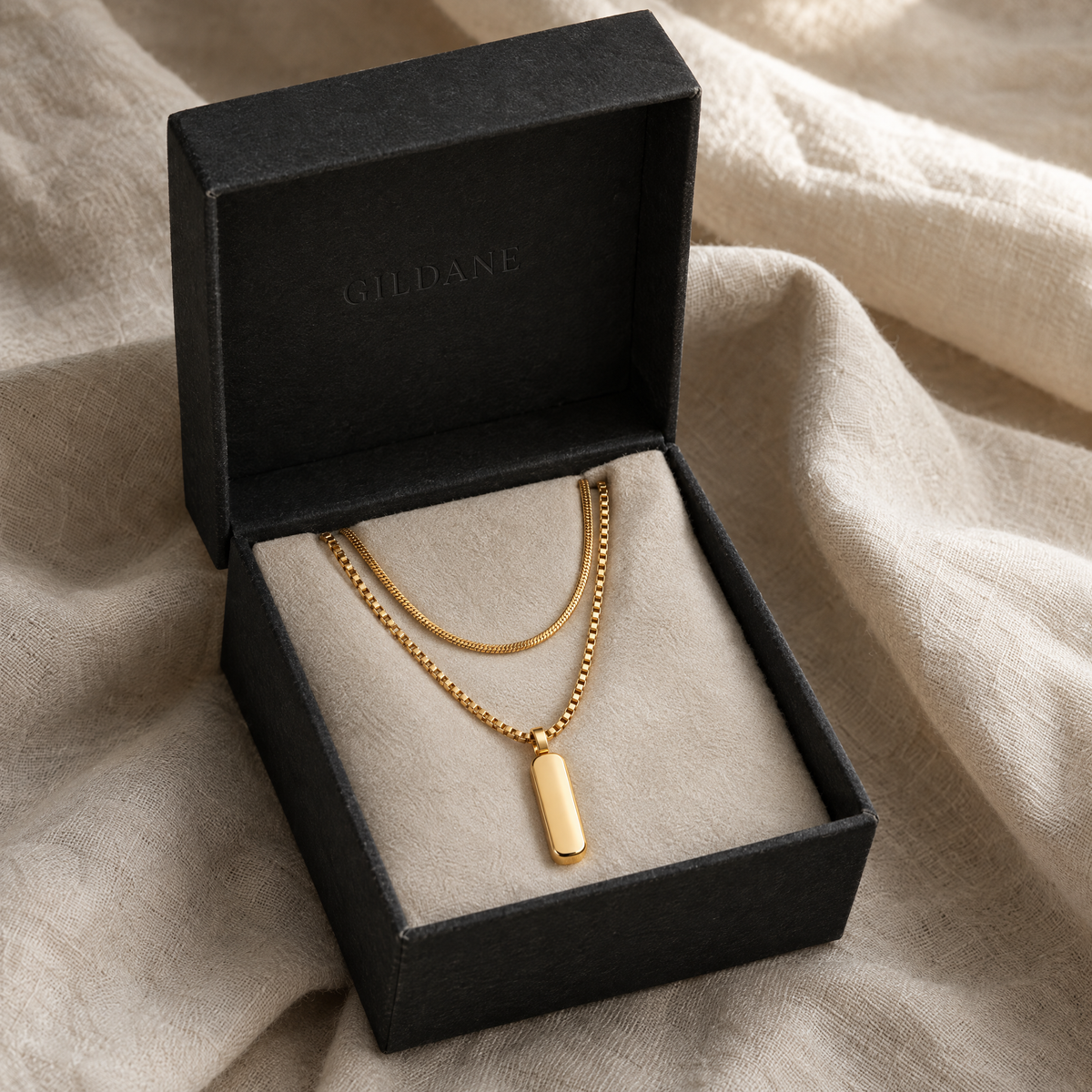gildane-pendant-necklace-set-gold-06-in-box