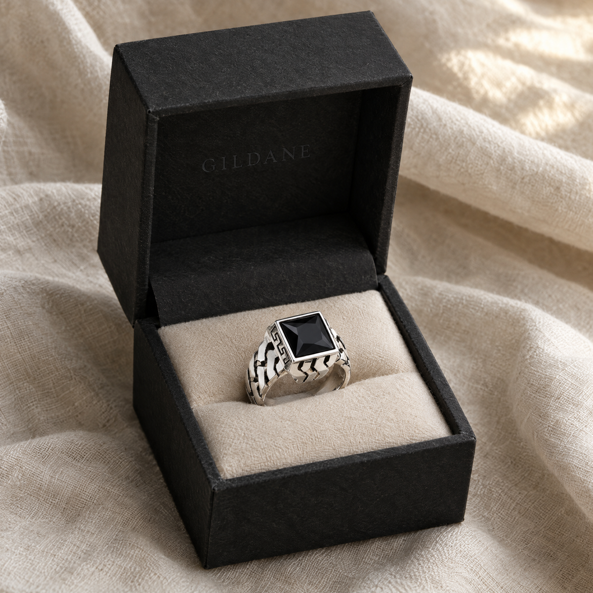 gildane-square-black-stone-ring-silver-06-in-box