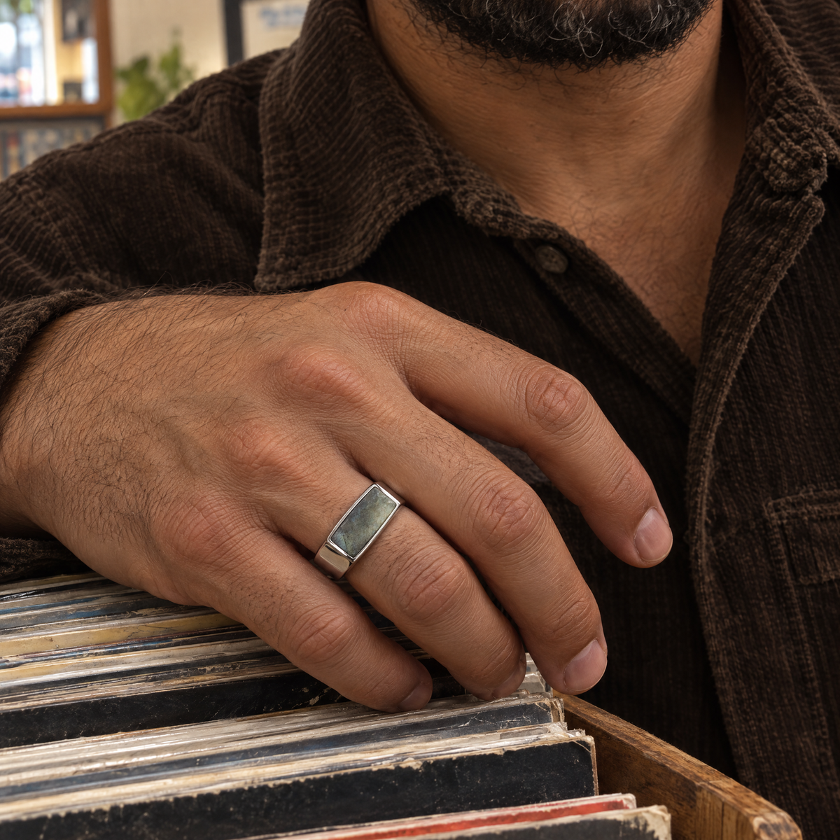 gildane-stone-signet-ring-silver-02-on-body