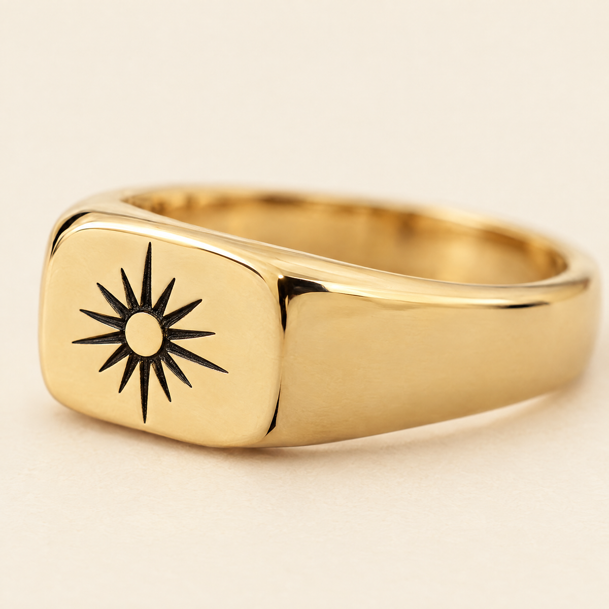gildane-sunburst-signet-ring-gold-03-macro