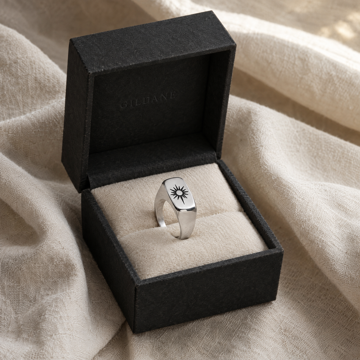 gildane-sunburst-signet-ring-silver-06-in-box