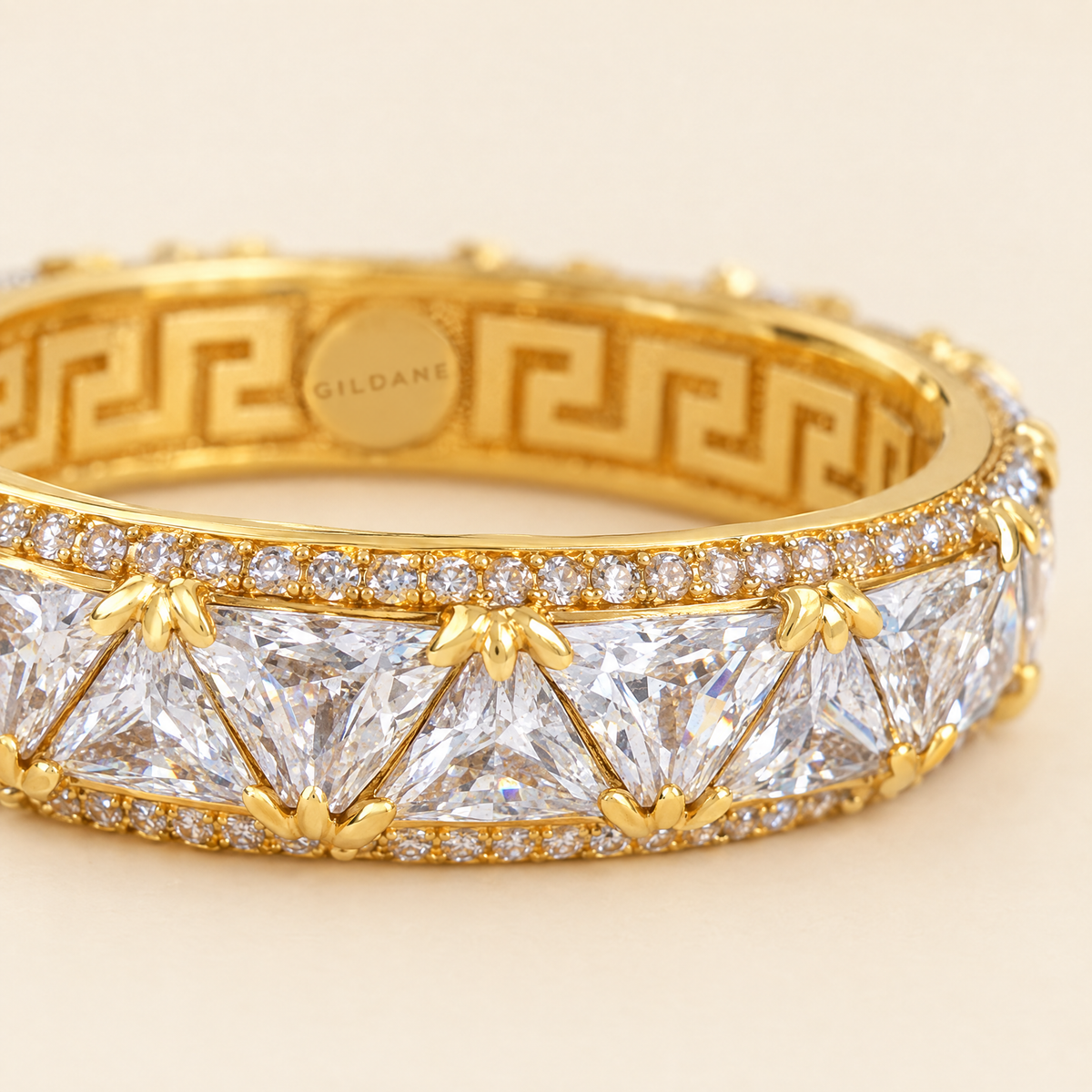 gildane-trillion-cut-ring-gold-03-macro