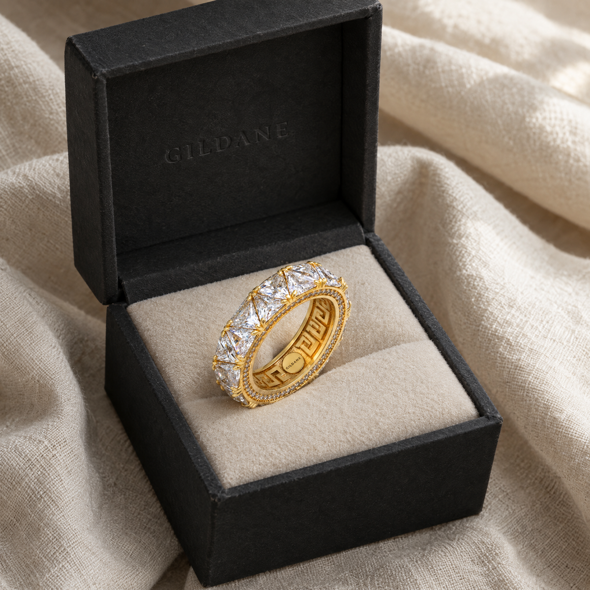 gildane-trillion-cut-ring-gold-06-in-box