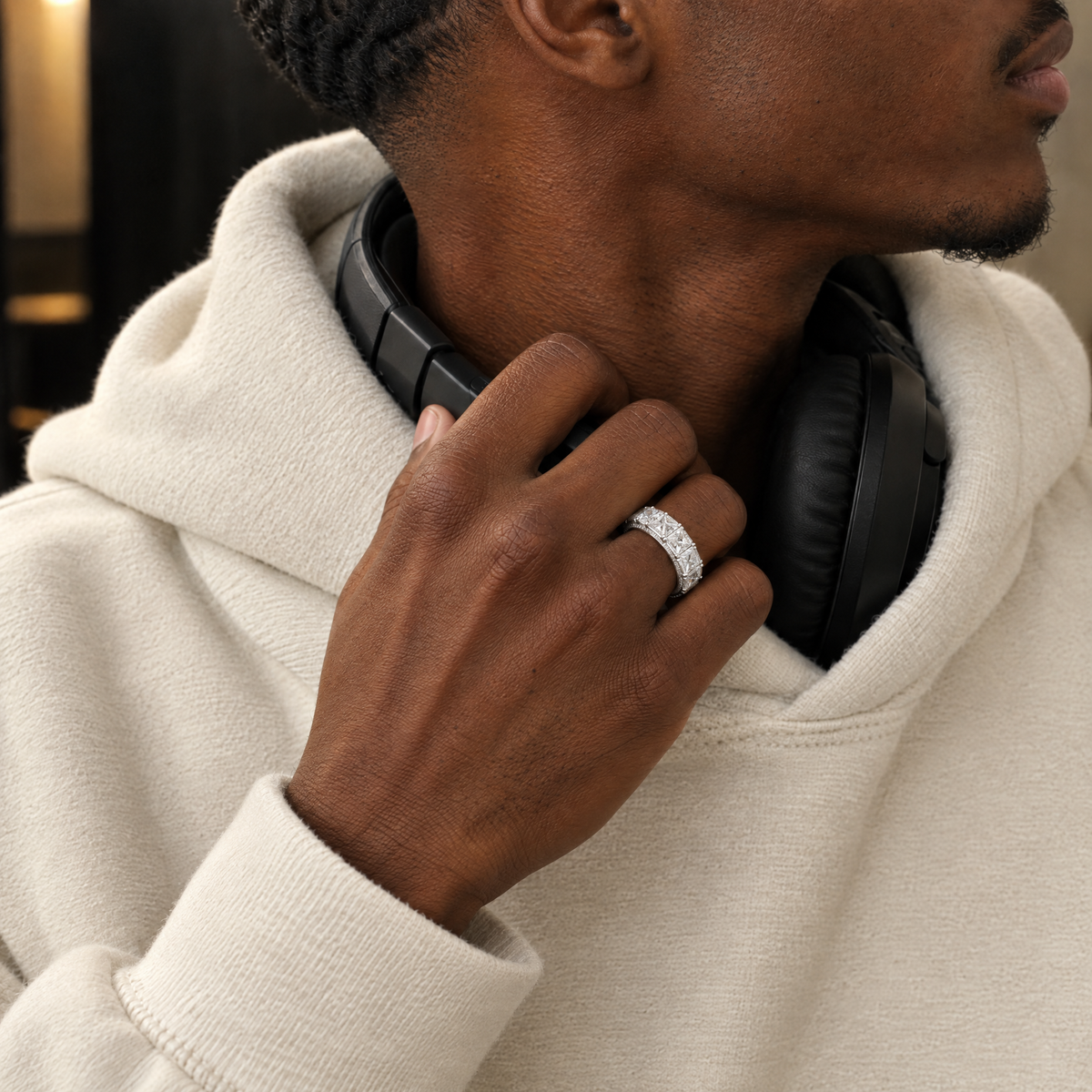 gildane-trillion-cut-ring-white-05-size
