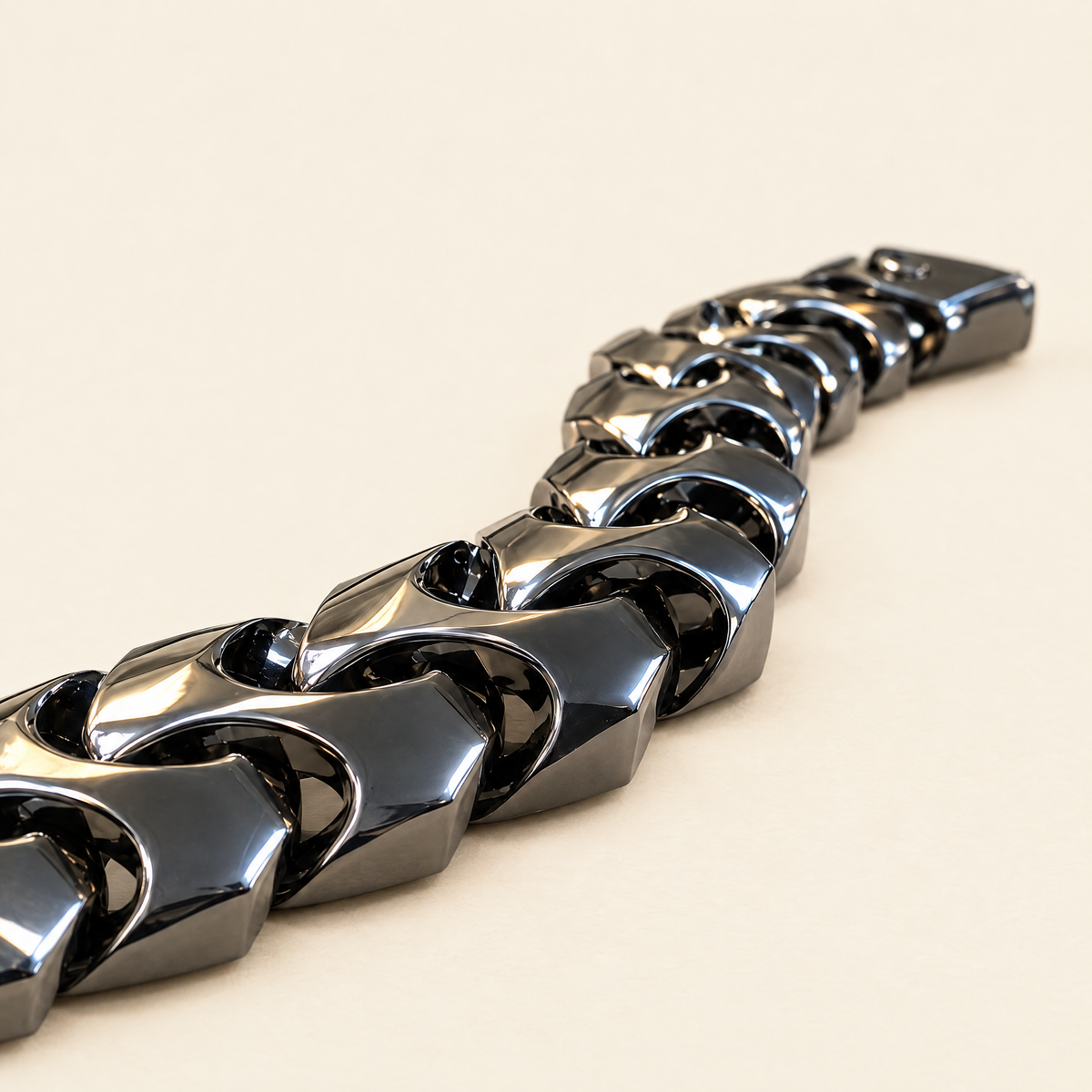 gildane-wave-link-bracelet-black-03-macro