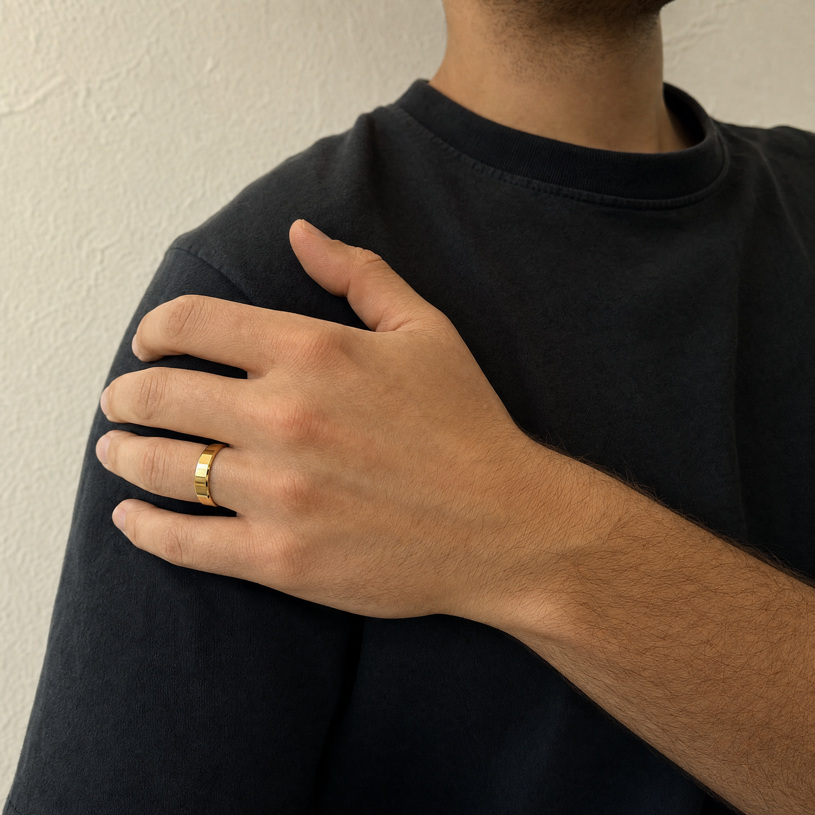 Man wearing the gold beveled band in warm daylight